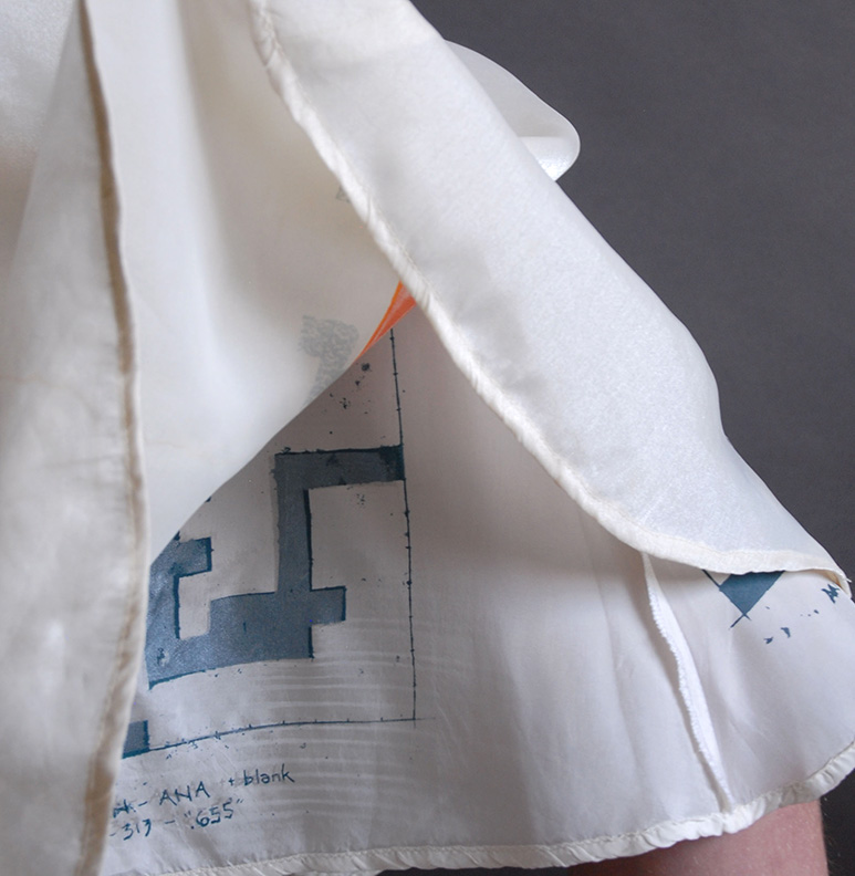 Sanzi Kermes, Textiles, Versace