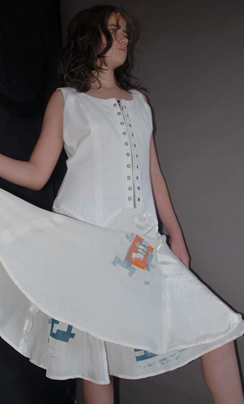 Sanzi Kermes, Textiles, Versace