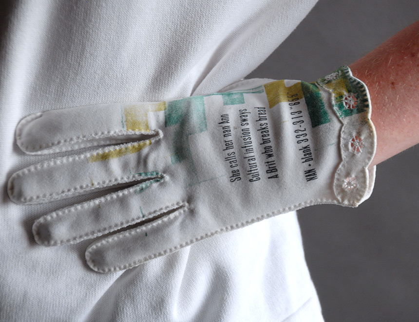 Sanzi Kermes, Textiles, Glove / Wrist Green